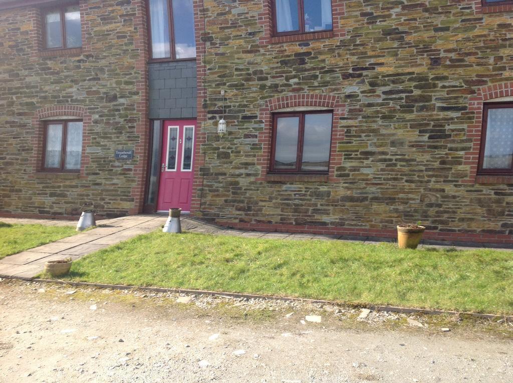 Tregatherall Lodge ボスキャッスル エクステリア 写真